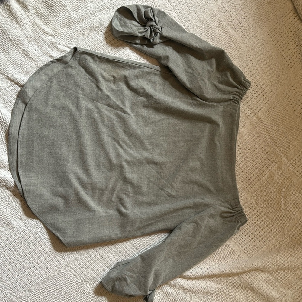 Aritzia Babaton Off the Shoulder Blouse